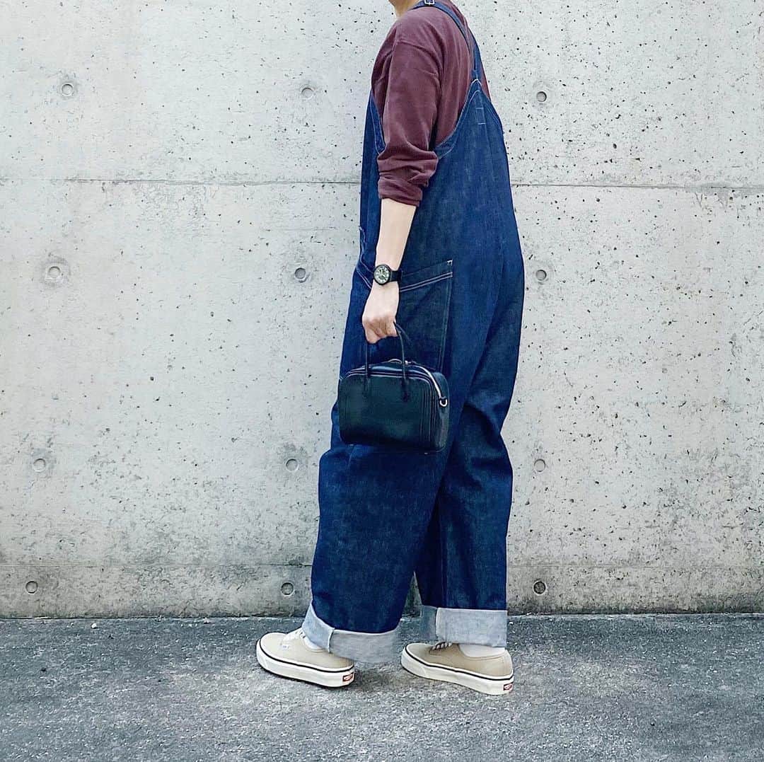 ryokoさんのインスタグラム写真 - (ryokoInstagram)「▪︎ . アズキ色とデニム . . . top #rokubeautyandyouth overalls #harvesty bag #artsandscience  shoes #vans」8月22日 20時58分 - ryo___ka