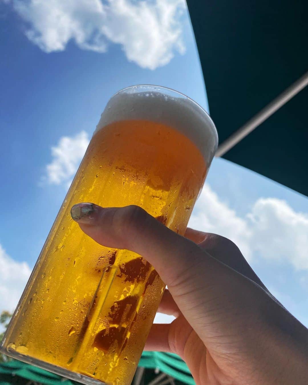 大寺かおりさんのインスタグラム写真 - (大寺かおりInstagram)「都内のプールへGO🏊‍♀️☀️ ちゃぷちゃぷ程度のつもりだったけど 暑くて我慢できなくて結局ザブーン！！ . 気持ちよかったぁ☺️❤️ . . . #プール #東京 #暑い夏 #pool #beer #tokyo #summer #happy #smile」8月22日 21時12分 - kaori_ootera