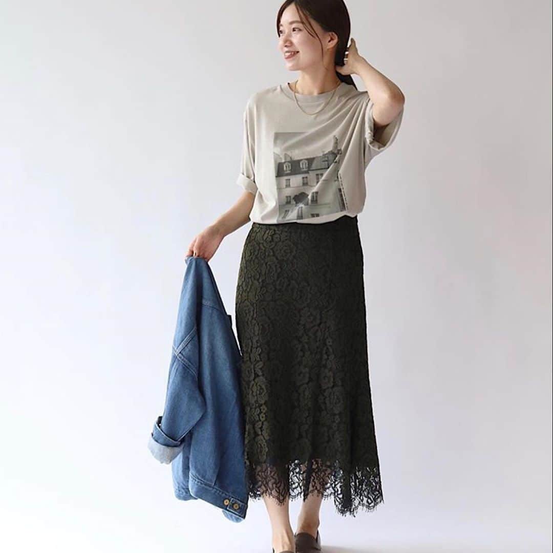 トライセクトさんのインスタグラム写真 - (トライセクトInstagram)「【iena】  今から楽しめる上品なレースのフレアスカート🌿﻿ ﻿ 裾に向かってきれいに広がる女性らしいシルエットです✨﻿ さりげないバイカラーは今年らしい色の掛け合わせで新鮮な印象に仕上げてくれます❣️﻿ ﻿ いま時期はTシャツ、秋冬はニットで合わせでも。﻿ スタイリングの幅も広がる一枚です✔️﻿ ﻿ ﻿ ﻿ ﻿ skirt﻿ ¥20,000+tax﻿ no.20060900203030 ﻿ ﻿  📣W point campaign start!!✨﻿ 大変お得なこの期間に、IÉNAでのお買い物をお楽しみください。﻿ ﻿ ﻿ =====﻿ ﻿ Shop﻿ 8/14(金)〜8/31(月)﻿ ﻿ EC﻿ 8/14(金)00:00〜8/31(月)23:59﻿ ﻿ =====﻿ ﻿ ﻿ ﻿ ﻿ ﻿ ﻿ ﻿ #イエナ  #ベイクルーズ  #レーススカート」8月22日 21時20分 - baycrews