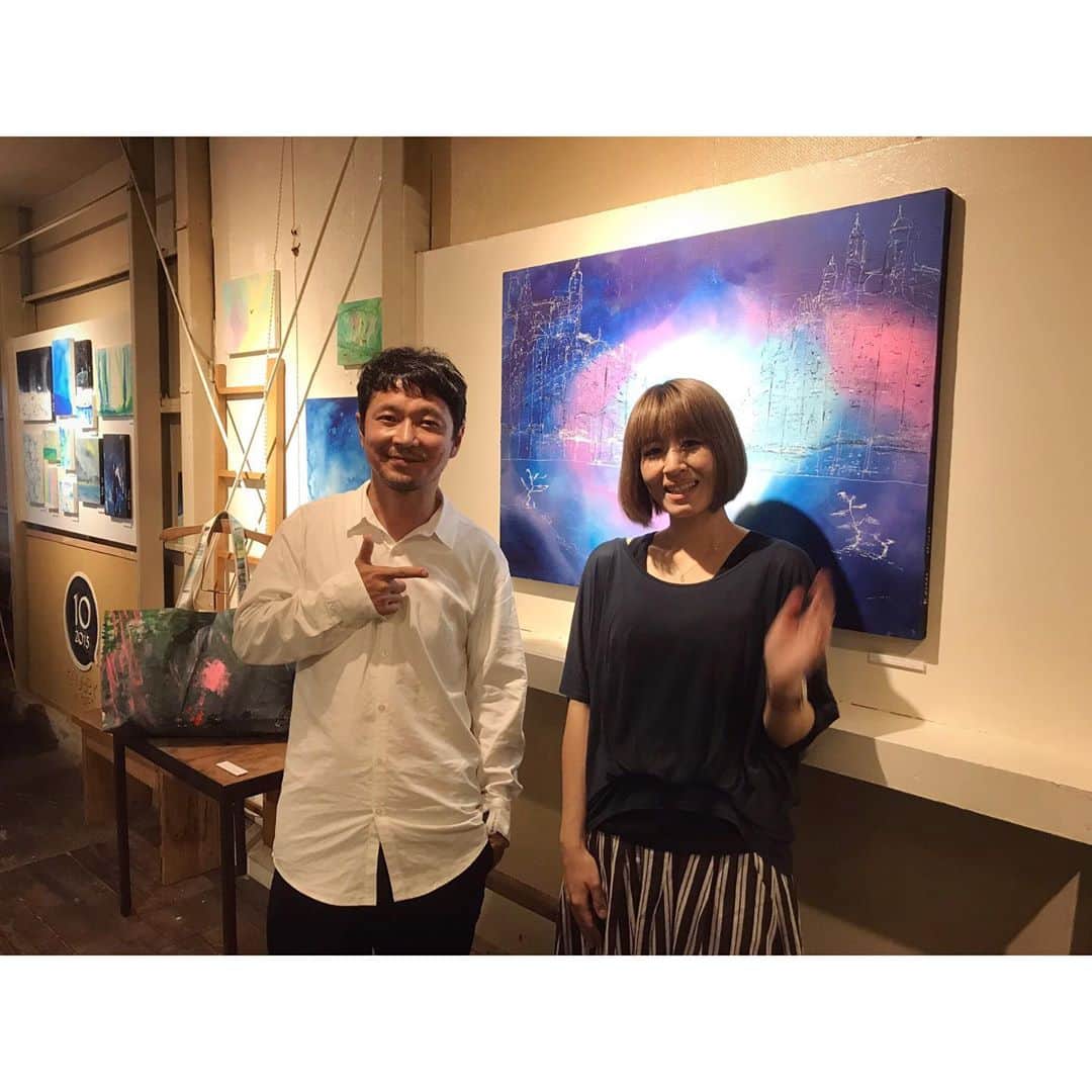 奥村愛子のインスタグラム：「* 近藤康平さんの個展へ  たくさんの絵には それぞれ描かれた年が書かれていて その歴史を感じながら興味深く拝見することができました。  海や森の中のような涼しい空間🔹 心が浄化された気分でした。  代田橋CHUBBYでの 「Like a museum」 明日までの開催だそうです。  #近藤康平 #chubby  #likeamuseum」