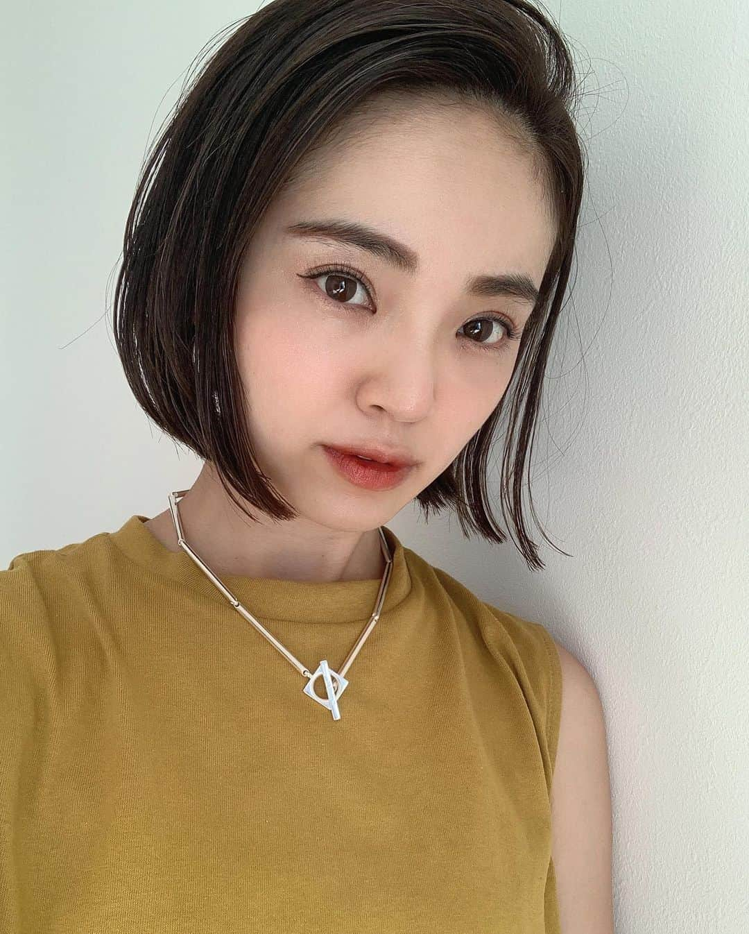 春名亜美さんのインスタグラム写真 - (春名亜美Instagram)「ちゃんと髪の毛の写真撮ったので💇🏻‍♀️ 実は今回、すごくたくさんブリーチでメッシュを入れてもらいました✨ 耳の後ろは多めに✨ 色が段々変わってくるらしいので楽しみ😊 そして、やっぱり @abe0106 ちゃんのCUTはさすが✂︎ ・ ・ ・ #freera #freerahair #bob #bobhaircut #ボブ #ボブヘア」8月22日 21時15分 - amiharunaami