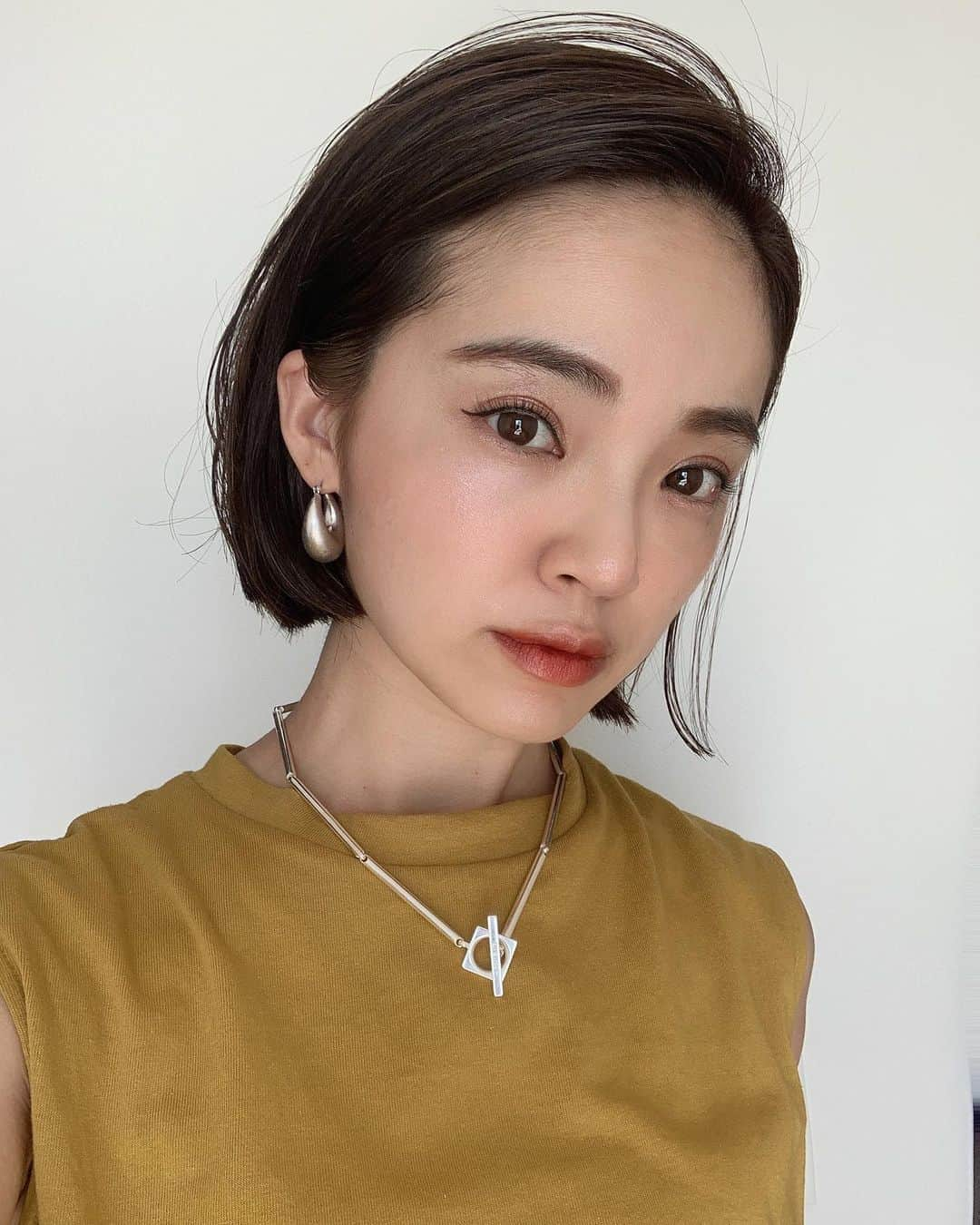 春名亜美さんのインスタグラム写真 - (春名亜美Instagram)「ちゃんと髪の毛の写真撮ったので💇🏻‍♀️ 実は今回、すごくたくさんブリーチでメッシュを入れてもらいました✨ 耳の後ろは多めに✨ 色が段々変わってくるらしいので楽しみ😊 そして、やっぱり @abe0106 ちゃんのCUTはさすが✂︎ ・ ・ ・ #freera #freerahair #bob #bobhaircut #ボブ #ボブヘア」8月22日 21時15分 - amiharunaami