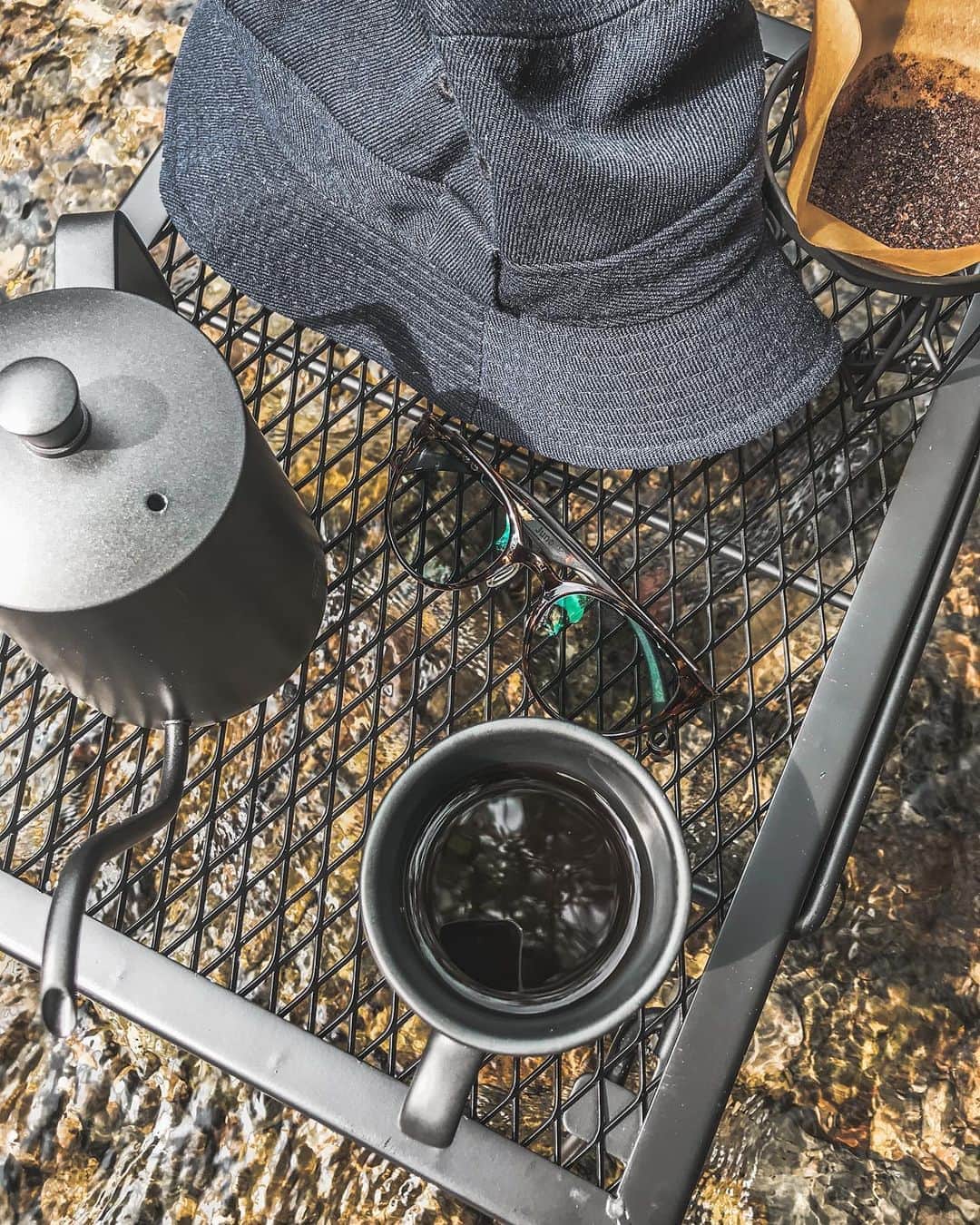 のインスタグラム：「: camp gear⛺️☕️🕶🧢  ・coffee driper  ・drip pod ・sunglass @zeque_by_zeal ←《check 》 ・bucket hat ・trivet   のんびりするだけのデイキャンプには これでちょうどいい ☕︎ : #沖縄 #沖縄生活 #休日の過ごし方 #珈琲 #珈琲のある暮らし  #お洒落さんと繋がりたい  #写真好きな人と繋がりたい  #写真撮ってる人と繋がりたい  #置き画 #プリント倶楽部  #アウトドア #カフェ #インスタ映え #キャンプ  #ソロキャンプ #コーヒーのある暮らし  #偏光サングラス #okinawa #okinawajapan  #lifestyle #outdoor #summervibes #camp #campgear  #coffeebreak  #sunglasses  #polarized #polarizedsunglasses #goodvibes #yolo」