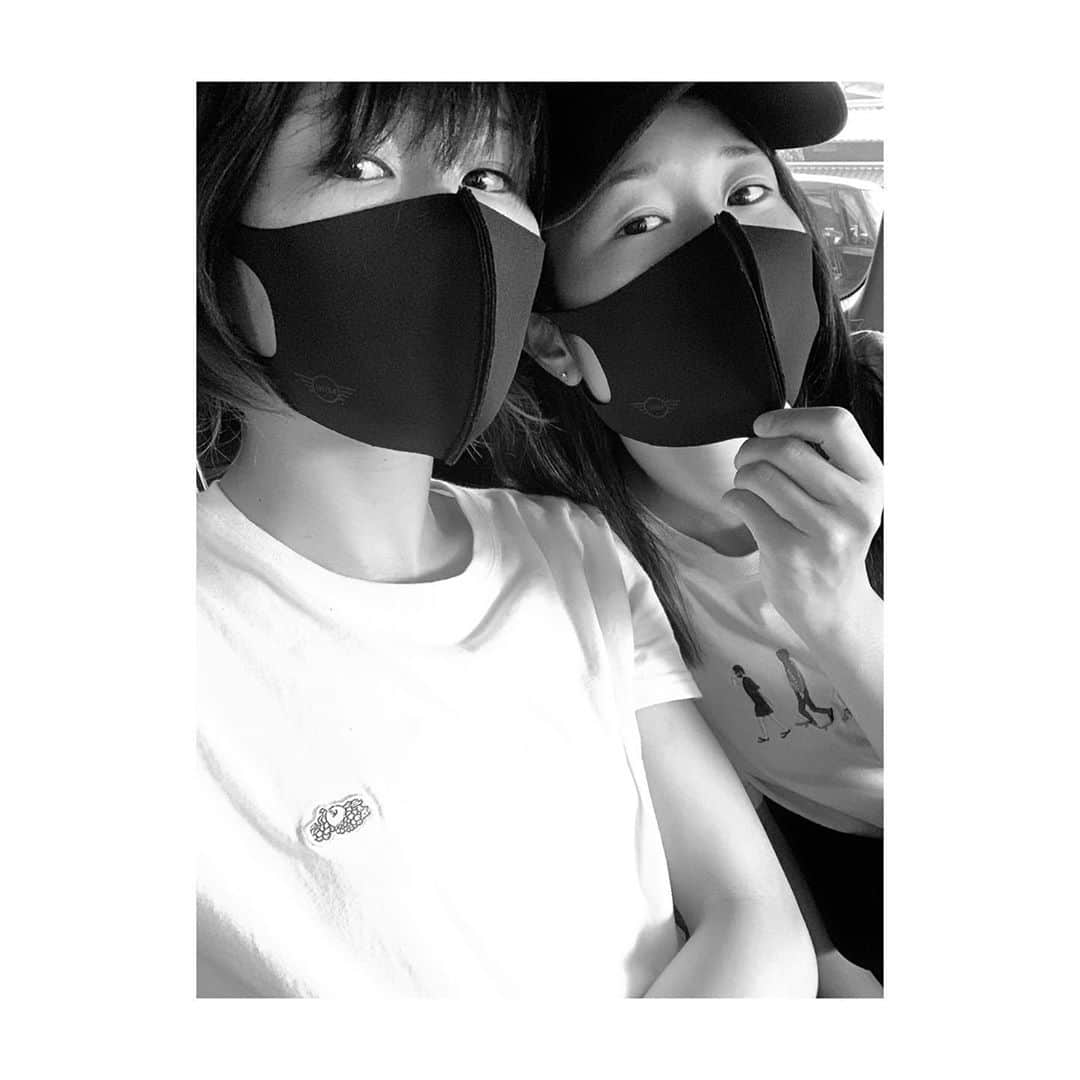 八坂芽依のインスタグラム：「Happy Birth day  to miyabi🎂❤️24th 2020.08.22/// いつも楽しい時間をありがとう😊 いつも年下と間違えられるけど 一応、私たち同い年なのよん🐭 @miyabi_moriya  . マスクはMiniのマスク😷❤️」