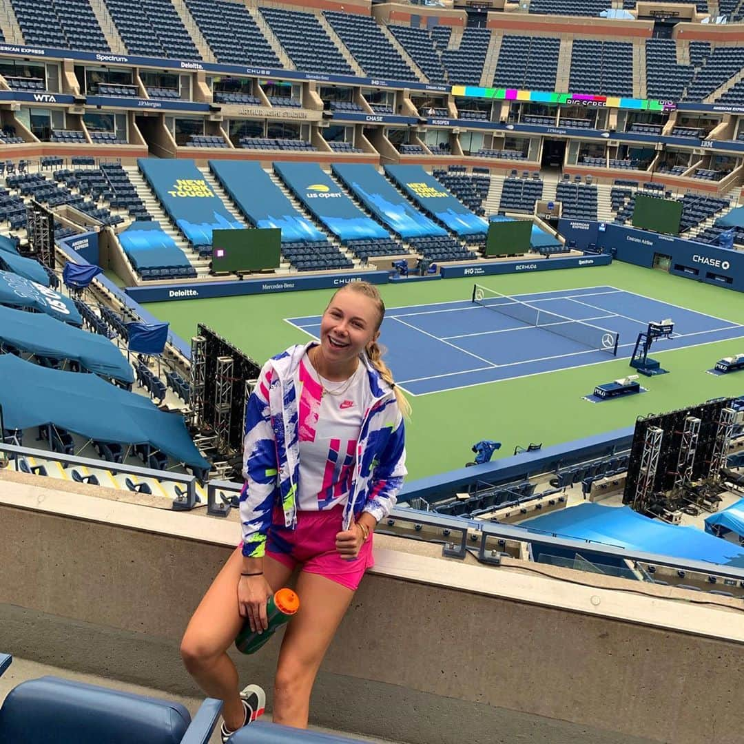 アマンダ・アニシモワさんのインスタグラム写真 - (アマンダ・アニシモワInstagram)「Can’t wait to wear my NikeCourt kit, hopefully it’ll be on Ashe 😏 @nike + @agassi」8月22日 21時39分 - amandaanisimova