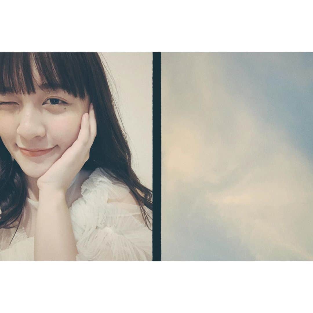 のインスタグラム：「☁️ . . . 口周りがマスクで荒れてしまって悲しい🥺 . . . マスクしてるとリップメイクもできないし暑いし😞💭 . . . . 鬼のスキンケアします🔥 . . . . #マスク#スキンケア#コロナに負けるな #自撮り#自撮り女子 #空#そらすたぐらむ #夏#夏空#メイク#ウインク #mask#beatcovid19 #skincare #wink#selfie#sky#makeup#japanesegirl #me#foryou #fyp」