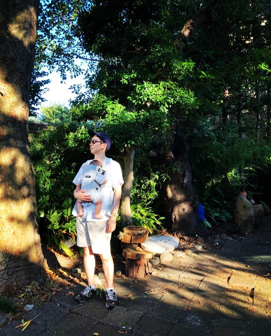 芦沢統人のインスタグラム：「気づけば夏も後半。  #夏終わるのはやい #マスクは撮る時はずしました。 #グラサンの事には触れないで下さい #子供爆睡」