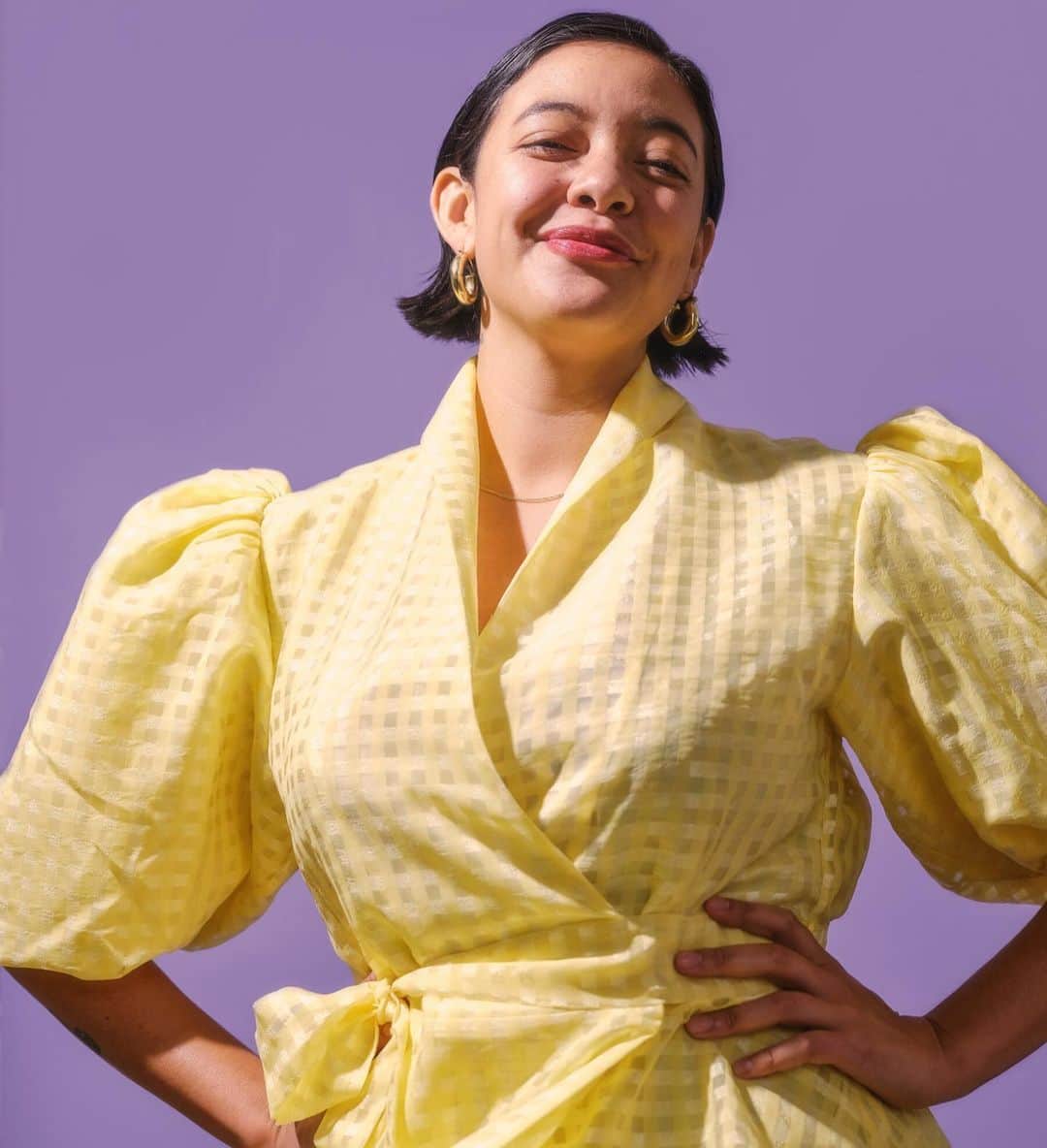 ナオミ・シマダのインスタグラム：「in the @nytimes today divulging what a week in my life looked like last month, an eventful week that included celebrating my birthday, my first time travelling for a shoot post lockdown and ended with me getting robbed abroad alone with lots of small little joyous sweet moments in-between! doing a work diary in a time i’m re-thinking what work/productivity even mean feels almost ironic but I’m just out here counting my blessings and trying to hold on tight on this 2020 rollercoaster baby! TY @melguerrr for the kindest of words and @ana__cuba for the photo. click the link in bio and catch the full story in print on Sunday!」