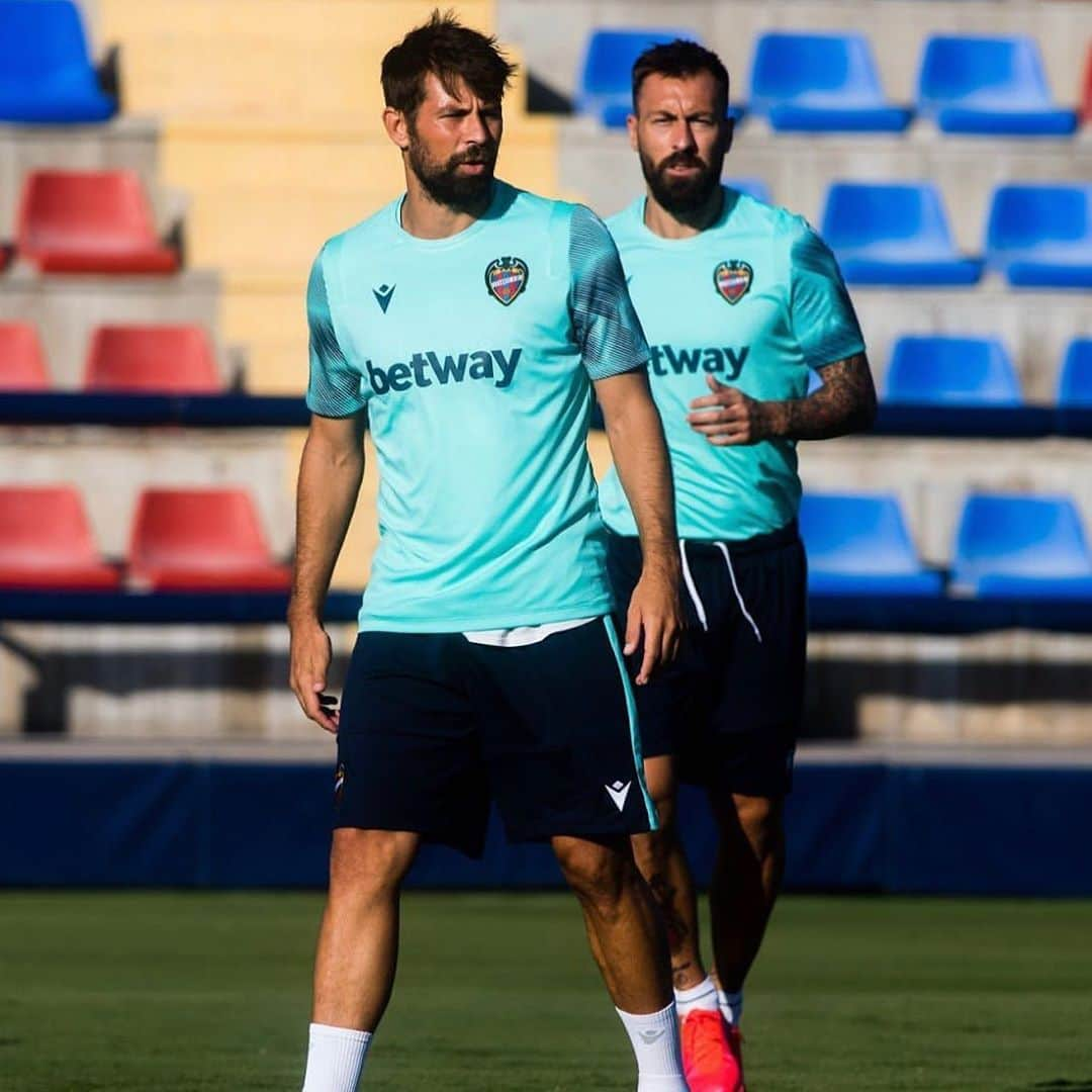 アントニオ・ルナのインスタグラム：「Seguimos ... 💪🏻   PD: Agradecer públicamente a mi Gorga @coke23andujar el querer hacerse una foto conmigo...😍⚽️」