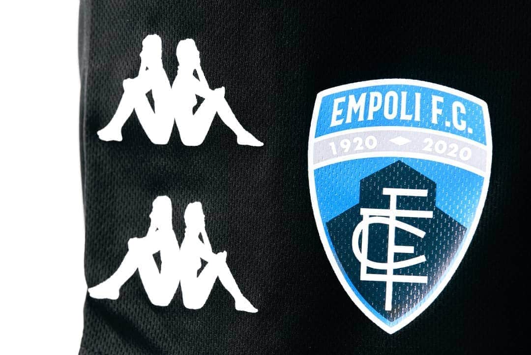 エンポリFCさんのインスタグラム写真 - (エンポリFCInstagram)「⚫ La nostra terza maglia 📸📸📸  #EmpoliFC1920 #AvantiAzzurro #EmpoliOfficialKit2021 #ThirdKit  @cecil.pru」8月22日 22時04分 - empoli_fc_official