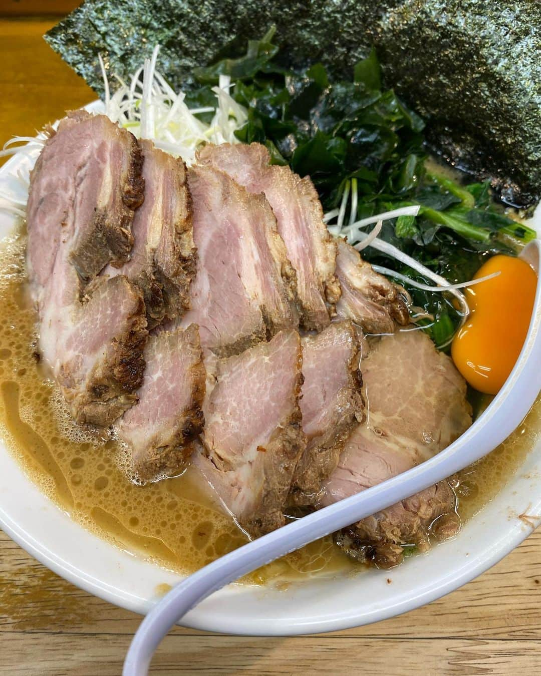 宇野薫さんのインスタグラム写真 - (宇野薫Instagram)「UNO DOJO後は 㐂輪のラーメン🍜で 電流爆破に向けて栄養補給  #㐂輪 #㐂輪ラーメン  いつもの #宇野スペシャル に #チャーシュー増し #ネギ増し」8月22日 21時59分 - caoluno