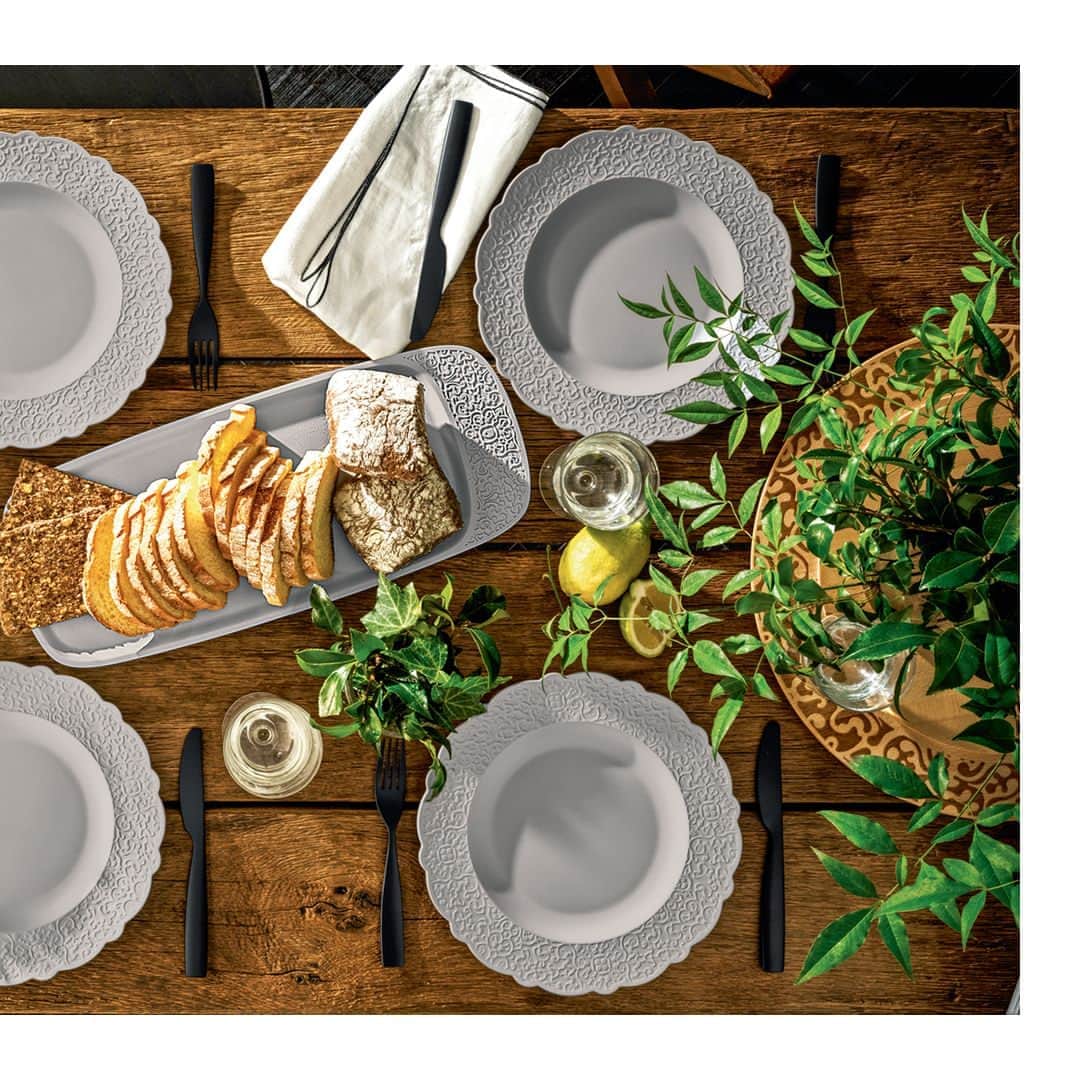 のインスタグラム：「Sharing is caring, also when it comes to the environment. Enjoy the pleasure of a lunch outdoors with your loved ones and free yourself from the use of disposable plastic, with the new Dressed en Plein Air collection by @marcelwanders.」