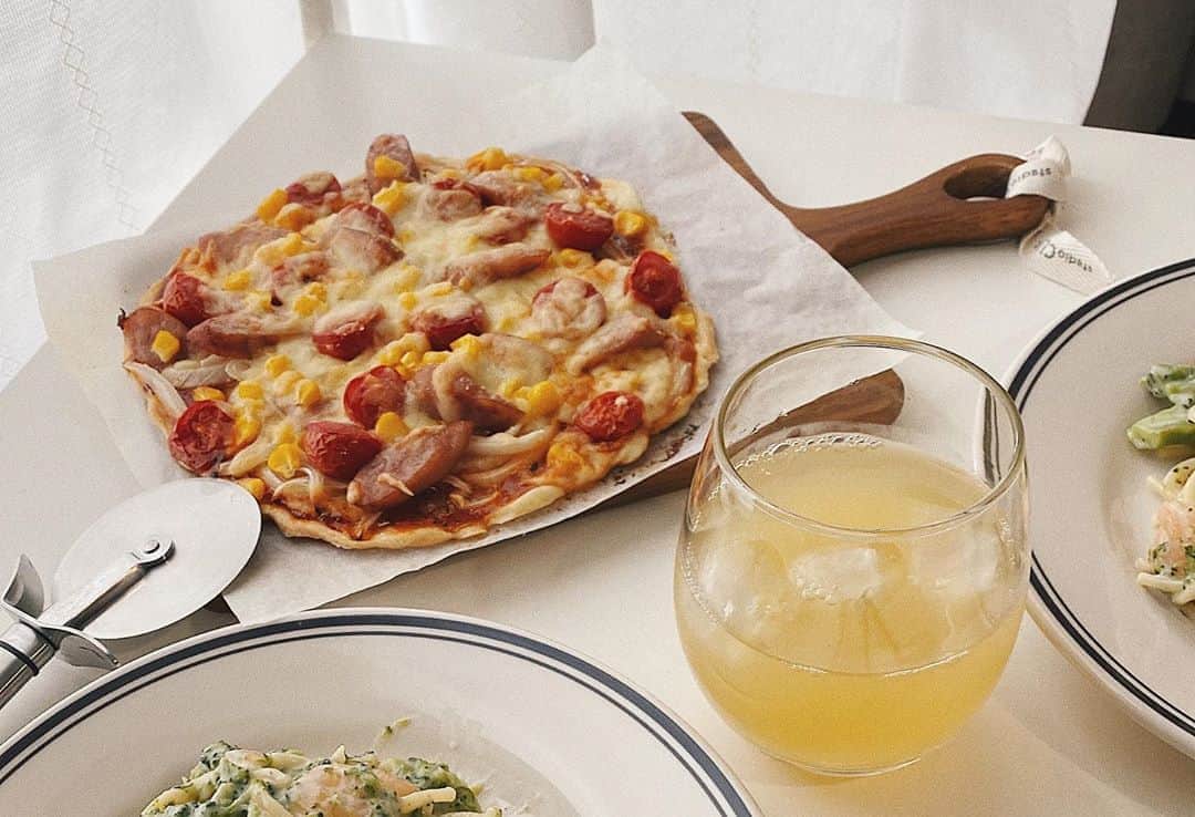 かほこ。さんのインスタグラム写真 - (かほこ。Instagram)「ㅤㅤㅤㅤㅤㅤㅤㅤㅤㅤㅤㅤㅤ ㅤㅤㅤㅤㅤㅤㅤㅤㅤㅤㅤㅤㅤ またピザ作りたい🍕 生地もピザソースも手作り安い！ ㅤㅤㅤㅤㅤㅤㅤㅤㅤㅤㅤㅤㅤ #ピザ #手作りピザ」8月22日 22時06分 - xxokohakxx
