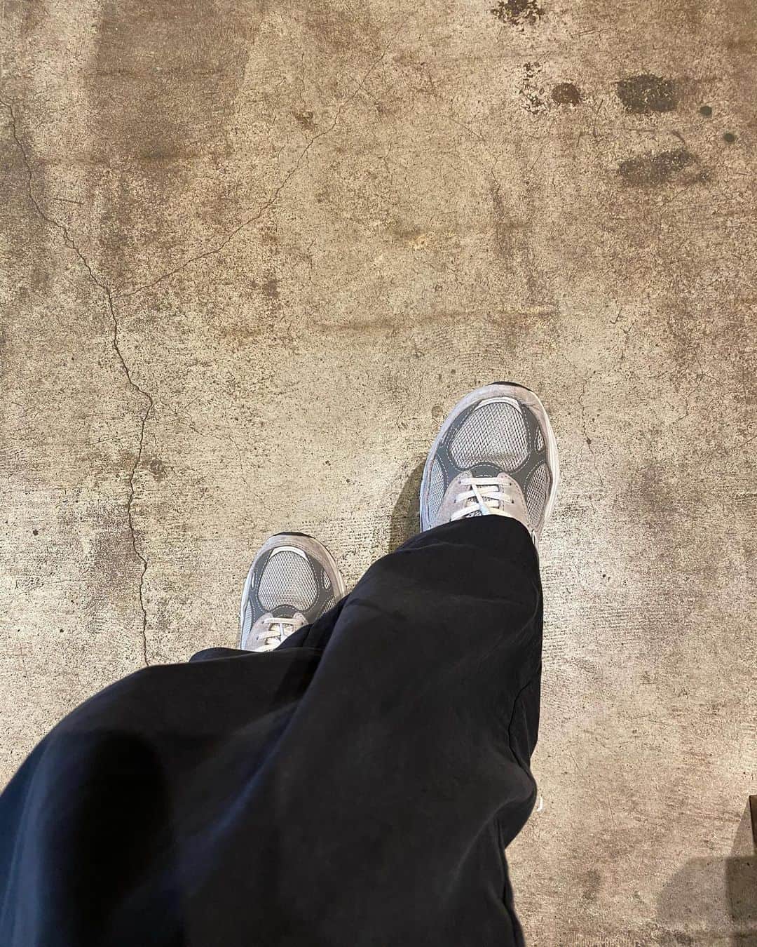 松本瞳のインスタグラム：「. #990v3 👟」