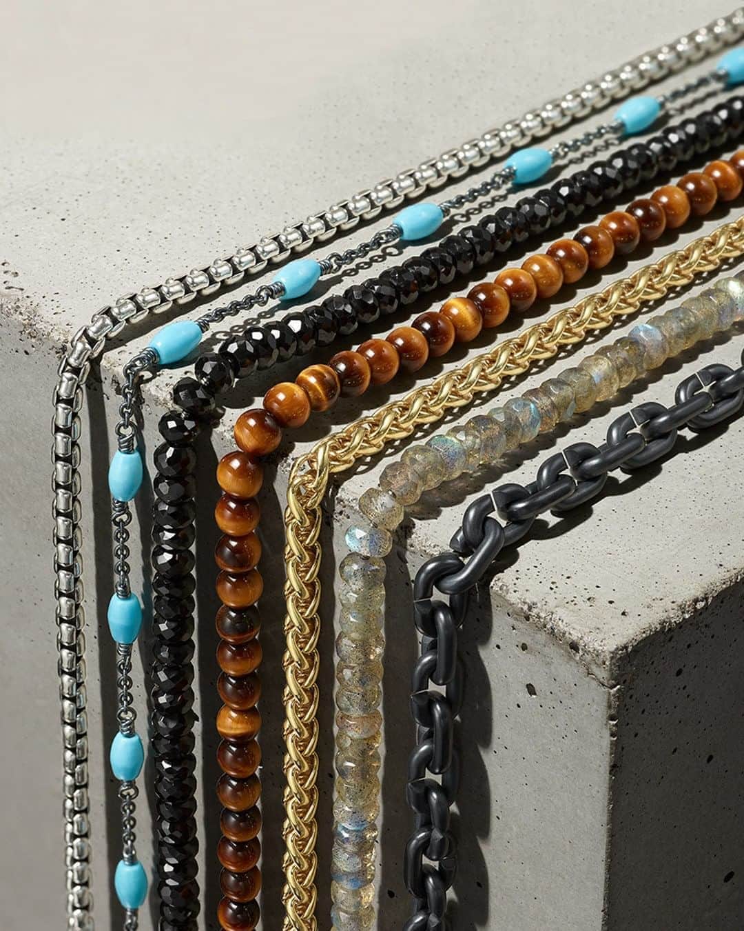 デビッドヤーマンのインスタグラム：「Channel the bohemian vibe of Big Sur with chains and beads that express your style and spirituality. #DavidYurman #DYRoadTrip」