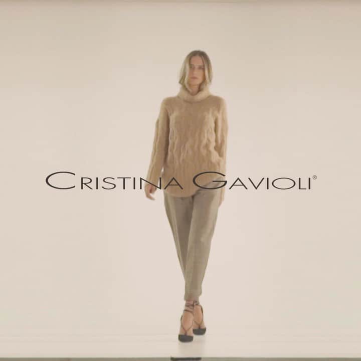 クリスティーナガヴィオリのインスタグラム：「Are you ready for the new #CristinaGavioli FW2020 collection? 💖  #cristinagavioli #MadeinItaly #cristinagaviolifw20」