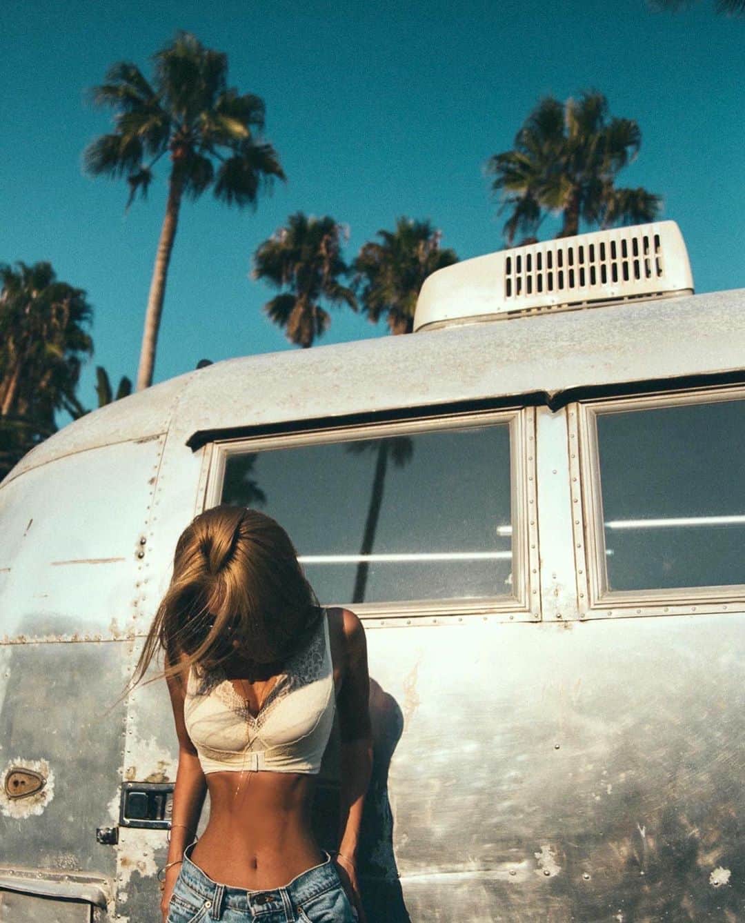 MARISのインスタグラム：「以前にも紹介したナイトブラ💛 夏だからアイボリーも追加🌻 楽だからつけたまま眠れるし可愛いから部屋ではそのまま過ごしてるよ💕  ワイヤーが入ってるブラはほぼしないくらいノンワイヤー好き💛ノンワイヤーなのにしっかりフロントホックで支えてくれて綺麗に見せてくれるしデザインも可愛いくて気に入ってる🌻  @lulukushel #くつろぎ育乳ブラ #ナイトブラ #育乳 #育乳ブラ #ルルクシェル #lulukushel」