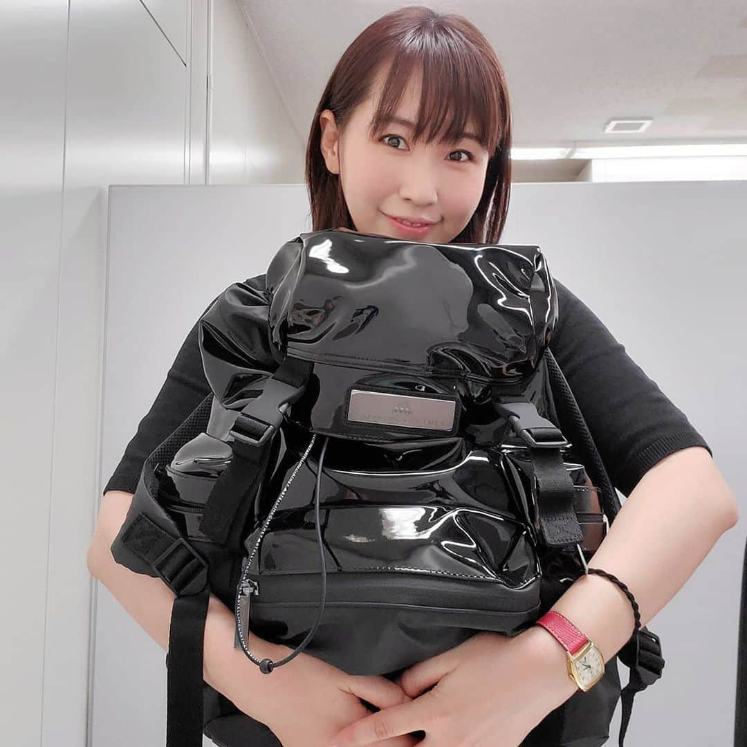 水野友貴さんのインスタグラム写真 - (水野友貴Instagram)「YOUTUBE更新 荷物が多い日のリュックとリュックの中身紹介です。 私が愛用しているリュックはステラマッカートニーとadidasのコラボ。 一部エナメルが施されているのがお気に入りポイントです。 #水野ゆうき #リュック #リュック女子 #リュックサック #リュックの中身 #通勤スタイル #通勤バッグ #通勤リュック #ステラマッカートニー #adidas #stellamccartney #アディダス  #ステラマッカートニーバッグ #ユーチューブ #youtube #荷物が多い #仕事女子 #30代ファッション」8月22日 22時29分 - mizunoyuuki