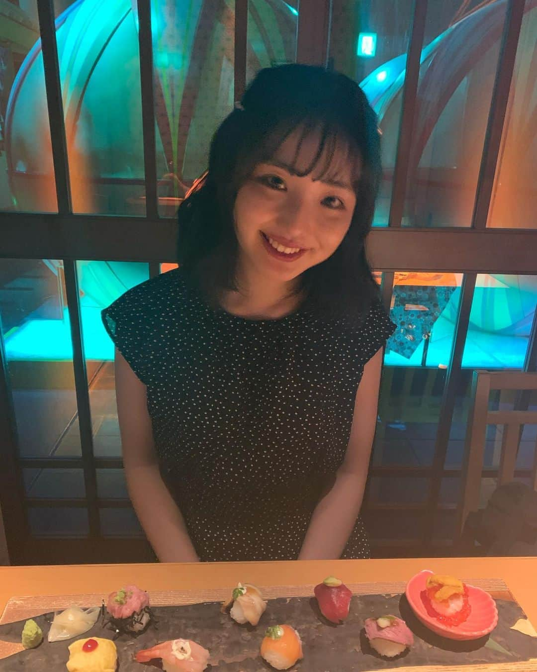 白井杏奈さんのインスタグラム写真 - (白井杏奈Instagram)「・ お寿司食べました🍣 美味しかった〜 人生で初めて甘海老とウニを食べました。 ウニは食べず嫌いだったけど美味しかった！ 甘海老は、少し大人でした！笑 蒸しえびの方が好き。 私が1番好きなお寿司はサーモン！ 皆さんはなんですか？」8月22日 22時38分 - lespros_anna