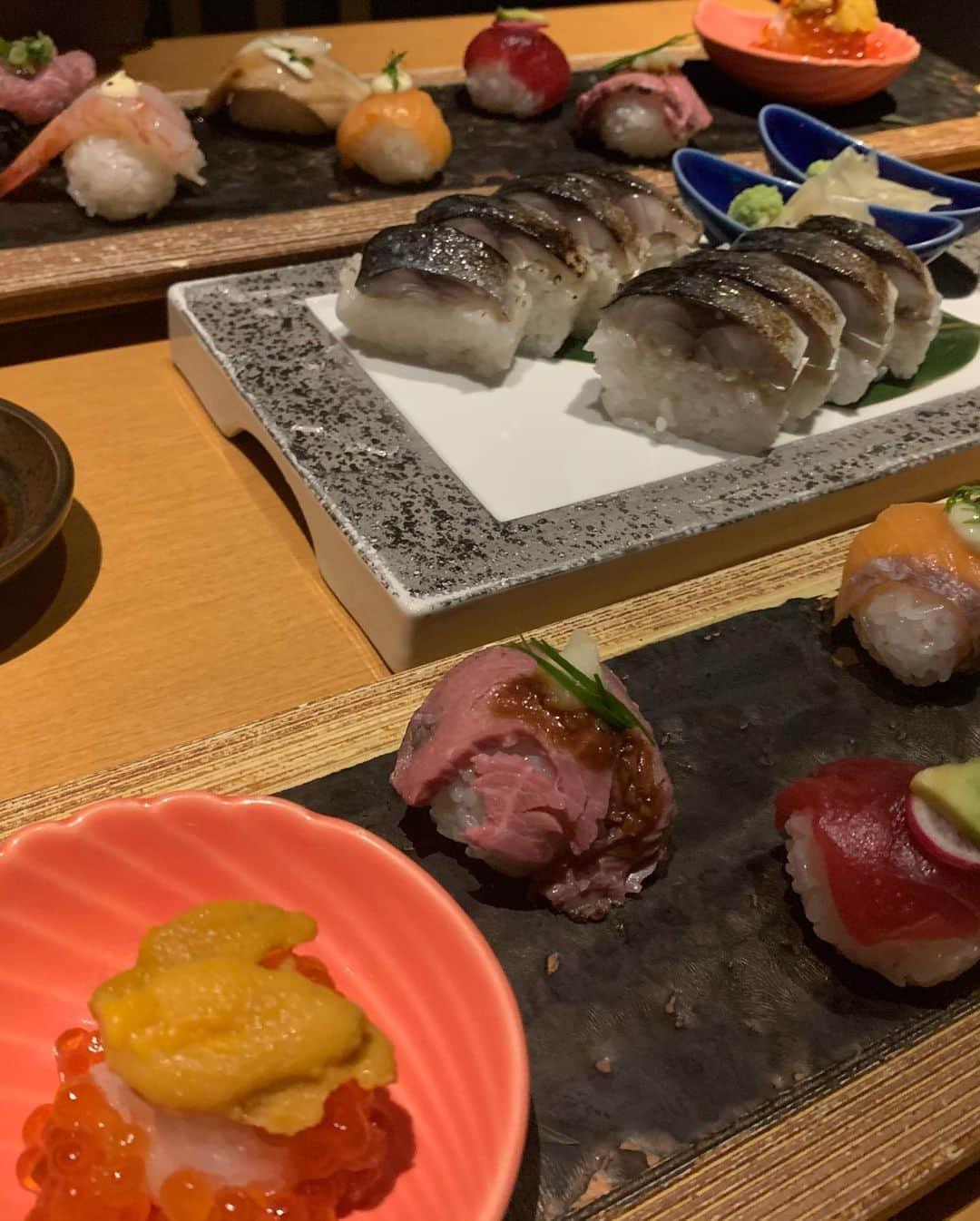 白井杏奈さんのインスタグラム写真 - (白井杏奈Instagram)「・ お寿司食べました🍣 美味しかった〜 人生で初めて甘海老とウニを食べました。 ウニは食べず嫌いだったけど美味しかった！ 甘海老は、少し大人でした！笑 蒸しえびの方が好き。 私が1番好きなお寿司はサーモン！ 皆さんはなんですか？」8月22日 22時38分 - lespros_anna