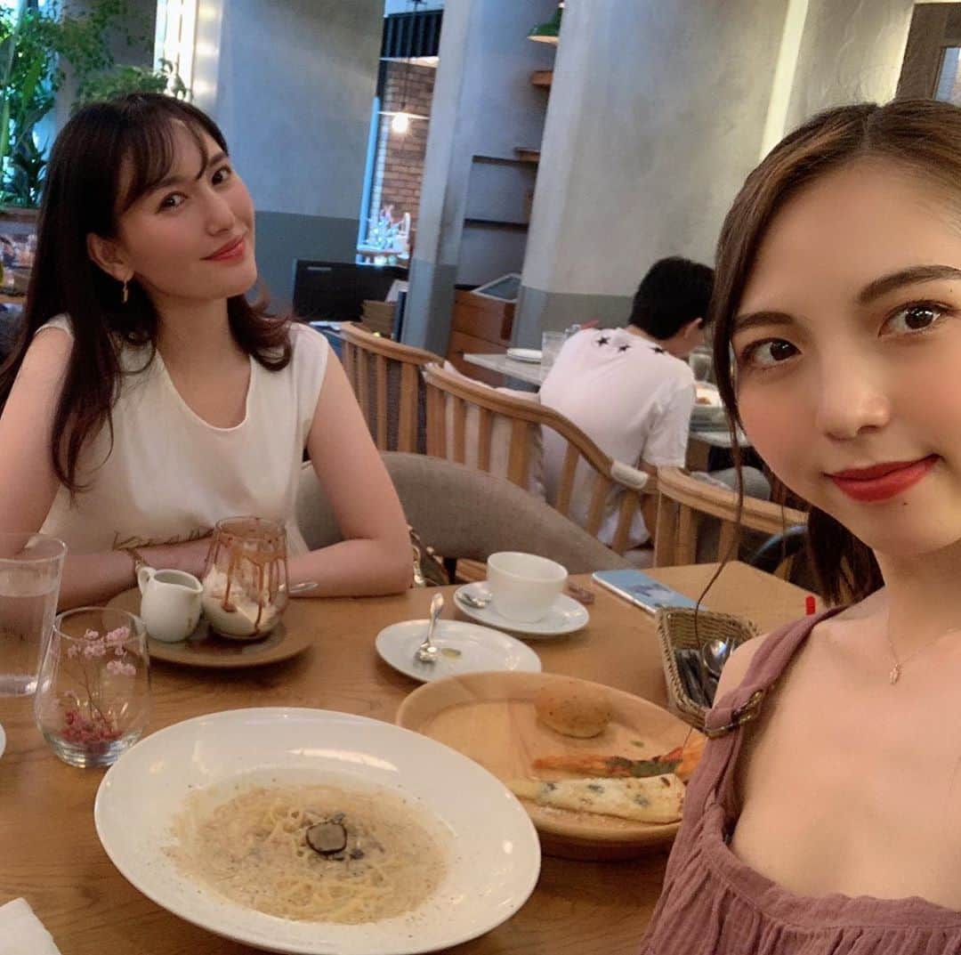 松本リコのインスタグラム：「・ ・ ・ ・ モデル友達のさなみちゃんとlunchっ♡ ・ ・ ・ #japanesegirl #japangirl  #japanesemodel #japanmodel #yahoo #お洒落 #インスタグラマー  #インフルエンサー #撮影 #ハーフ顔 #ハーフモデル #fashion #通販モデル #ファッション #楽天 #通販 #lunch」