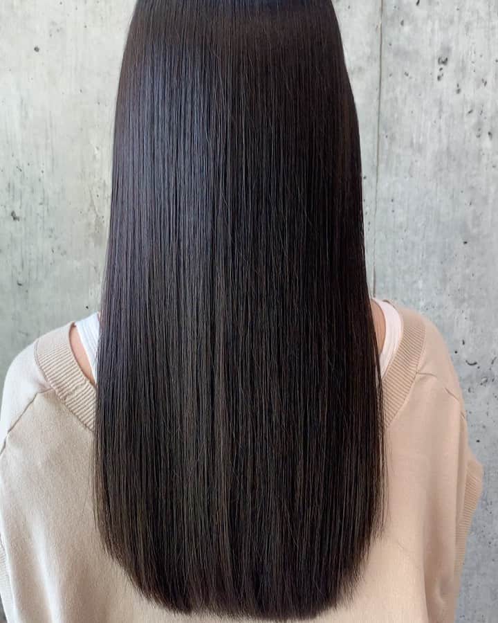 窪田彩乃のインスタグラム：「また #髪質改善トリートメント してもらった！ さらっさら、幸せなり！ ちょっと最近忙しいから自然と綺麗なの嬉しい😳 #paperstokyo #髪質改善 #mkトリートメント  #水素トリートメント」