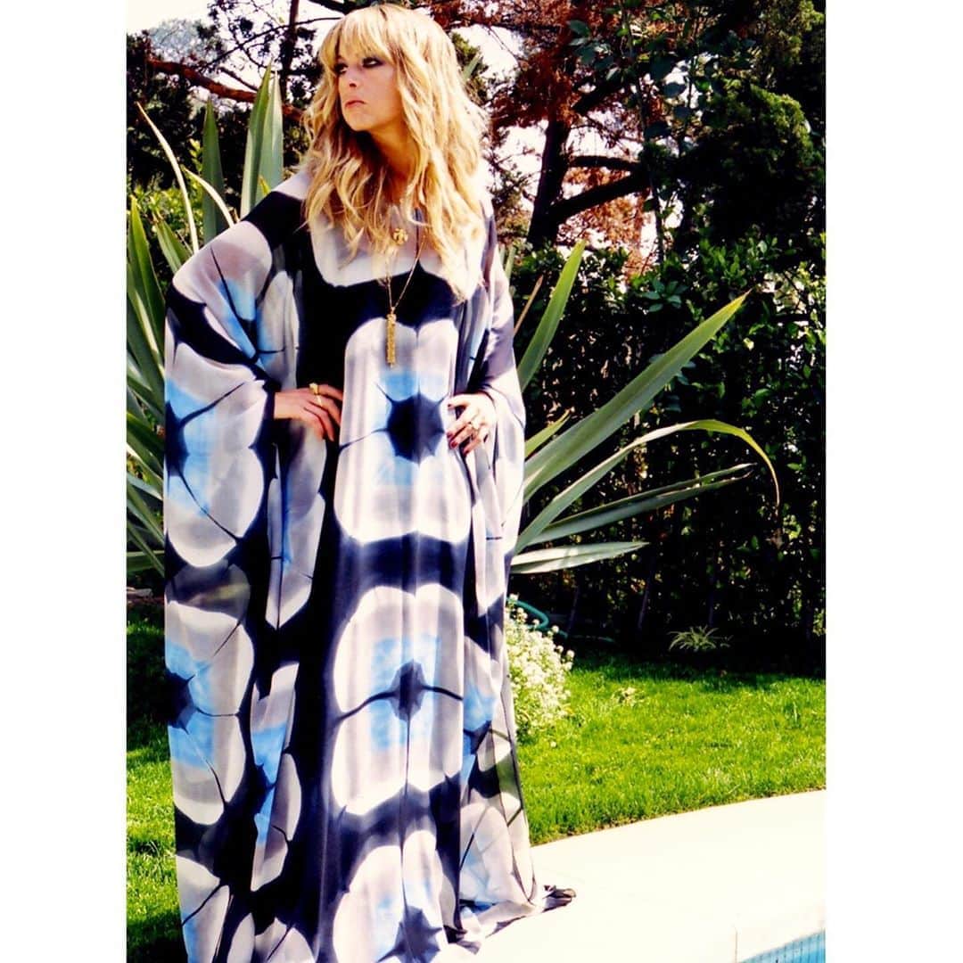 のインスタグラム：「Always this vibe in my mind. #kaftan #forever #saturdayvibes 🙏🏻✨xoRZ」