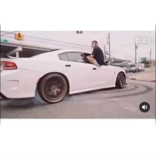 ファンクマスター・フレックスのインスタグラム：「I think I wanna add a toy! I’m thinking 2021 Charger Hellcat Redeye Wide body? White joint mean? So I can twin up? @dodgeofficial WHO LIKES THAT AMERICAN MUSCLE?」