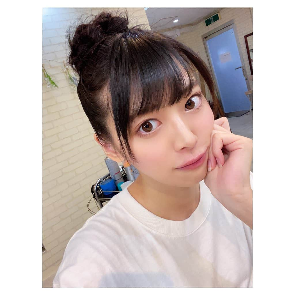 藤田いろはさんのインスタグラム写真 - (藤田いろはInstagram)「今日プール行ってきた✨午後からだったからか全然日差しも強くなくて焼けなくて安心した！﻿ 昔から私のことを知ってる方は覚えてるかもだけど、数年前撮影会前日にプール行ってめちゃくちゃ焼けすぎてもはや大火傷並みに真っ赤のまま翌日の撮影会出演してたから、それがまた起こってしまうんじゃないかとドキドキしてた…w﻿ 明日撮影会くる方、私は白いので安心してね！笑﻿ ﻿ ﻿ そしてプール行く前に　@chouchoushinjuku でヘアセットしてもらいました！﻿ いつもかわいくセットしてくださりありがとうございます🐰💓﻿ おかげでプール中全く崩れなく思いっきり楽しめましたー！！﻿ ﻿ ﻿ ﻿ ‪#藤田いろは#グラビア#gravure #japanesegirl #レースクイーン#tokyo  #l4l #aziangirl  #ビジョビ #뷰티스타그램 #cosplay #黒髪ロング#소통해요#셀스타그램#モデル #model #그라비아 #日本的 #性感內衣 #sexy  #性感美女 #性感尤物 #chouchou #プール #水着 #夏の思い出 #ヘアセット #おだんごヘア #ビキニ #彼女感」8月22日 22時56分 - irohairo1151