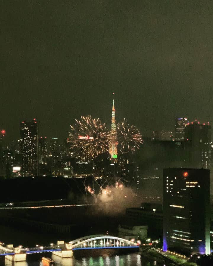 菊池沙都のインスタグラム：「👏✨ 来年はみんなで見れたらいいなあ🍀 #エール花火#fireworks#surprise #東京#tokyo  #ありがとうございます」
