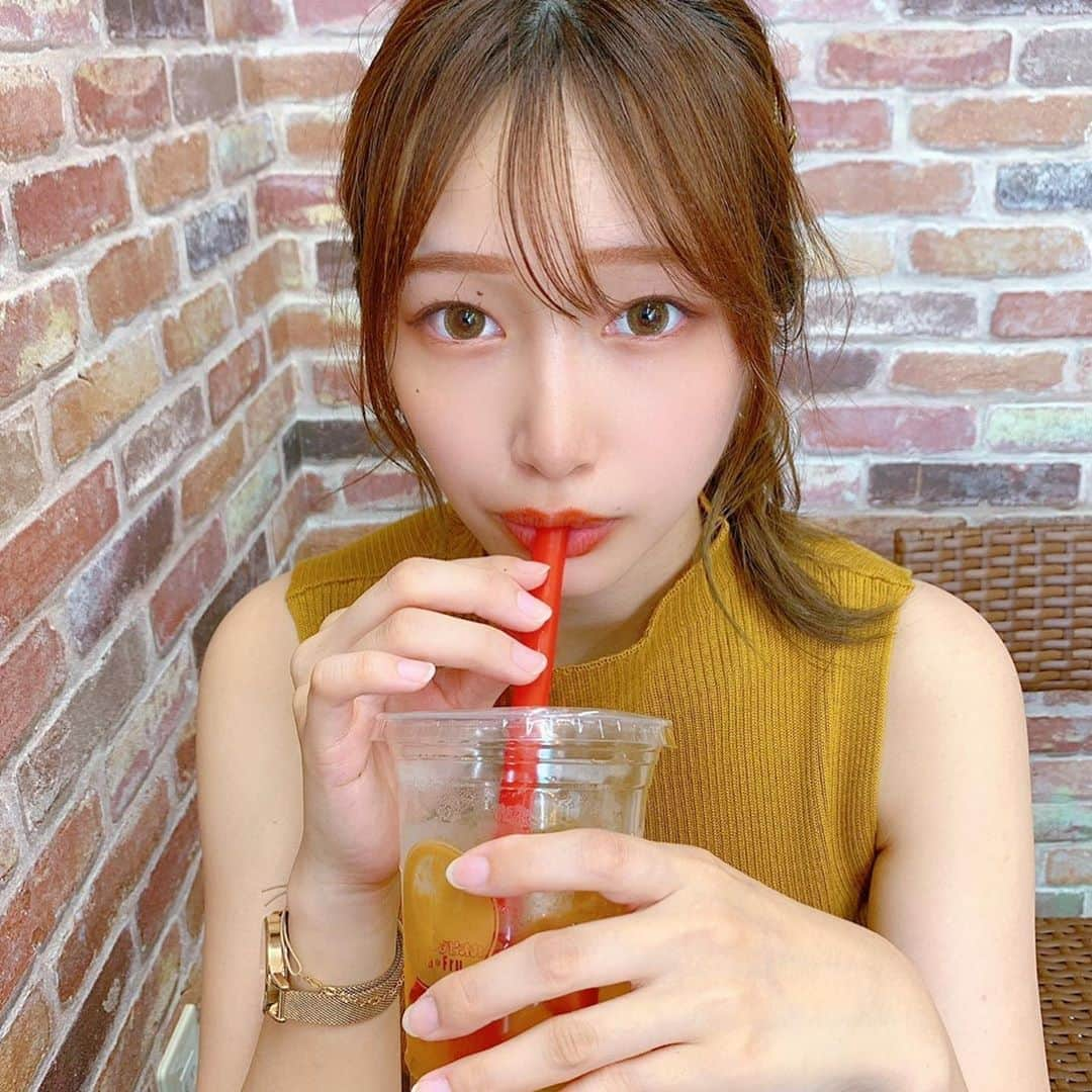 平佐知子のインスタグラム：「何を飲んでるでしょーか！  #いいねください  #フォローミー  #タピオカ じゃないよ？」