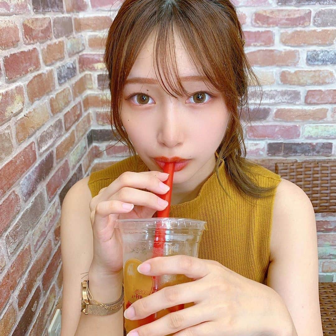 平佐知子さんのインスタグラム写真 - (平佐知子Instagram)「何を飲んでるでしょーか！  #いいねください  #フォローミー  #タピオカ じゃないよ？」8月22日 23時06分 - kandai20miss_5