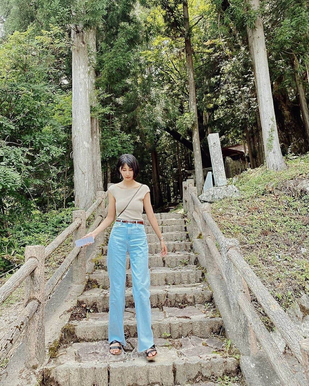 Lisaのインスタグラム：「. だいぶ前ですが ちょっと自然な所へ🙋🏼‍♀️🙋🏼‍♀️ . マイナスイオンに癒されました。 川釣りもしました🐟 よく小さい頃にいってたお店で 変わらずあってすごく嬉しかった☺ . 大切な命は美味しく頂きました🙏🙏 . 自然に感謝です🙏🙏💙 #顔険しい#コケないように必死」