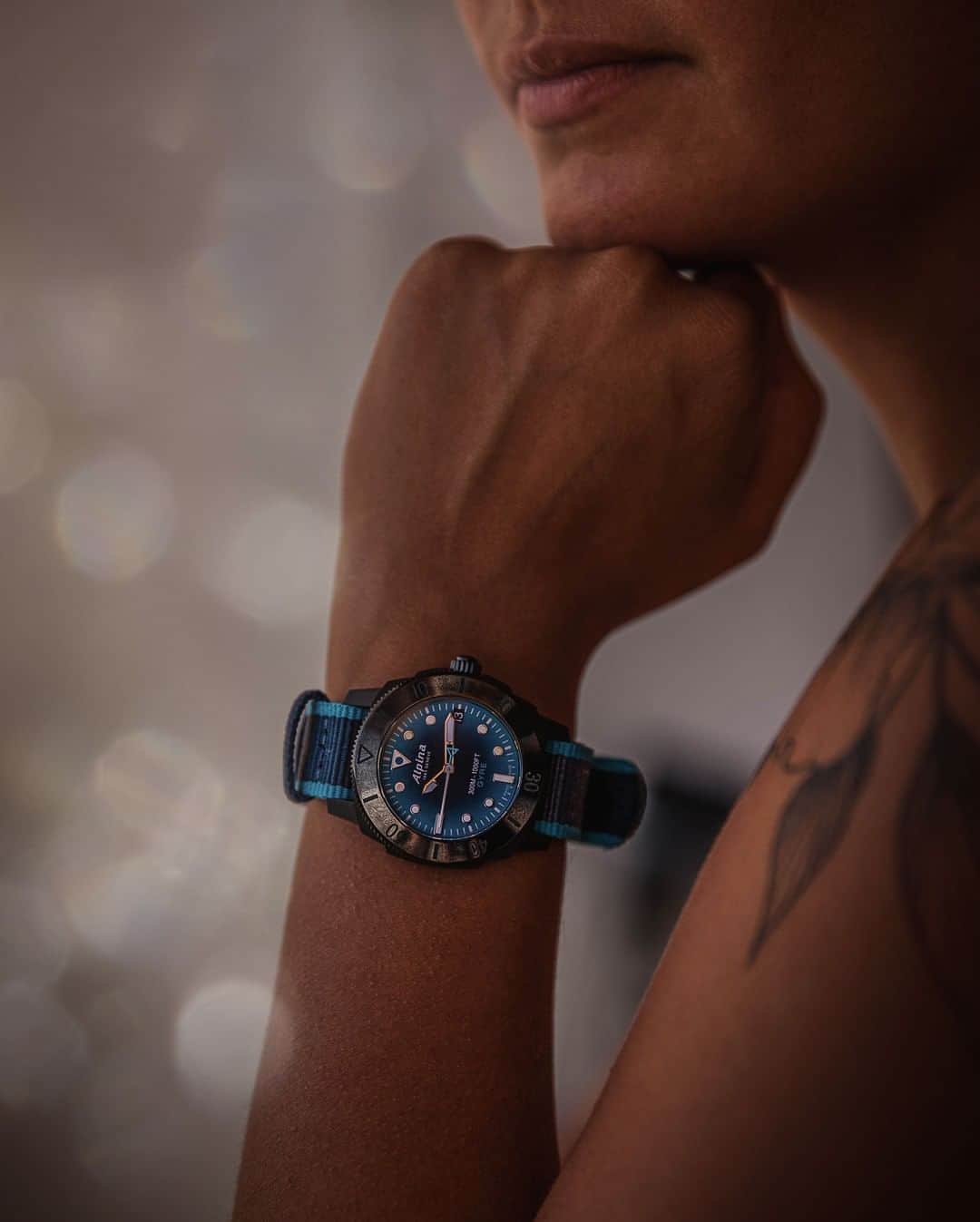 のインスタグラム：「Tough enough under 300M. Delicate enough for everyday wear. This is your #SeastrongDiverGyre.  #AlpinaWatches #ReachYourSummit #GyreCollection」
