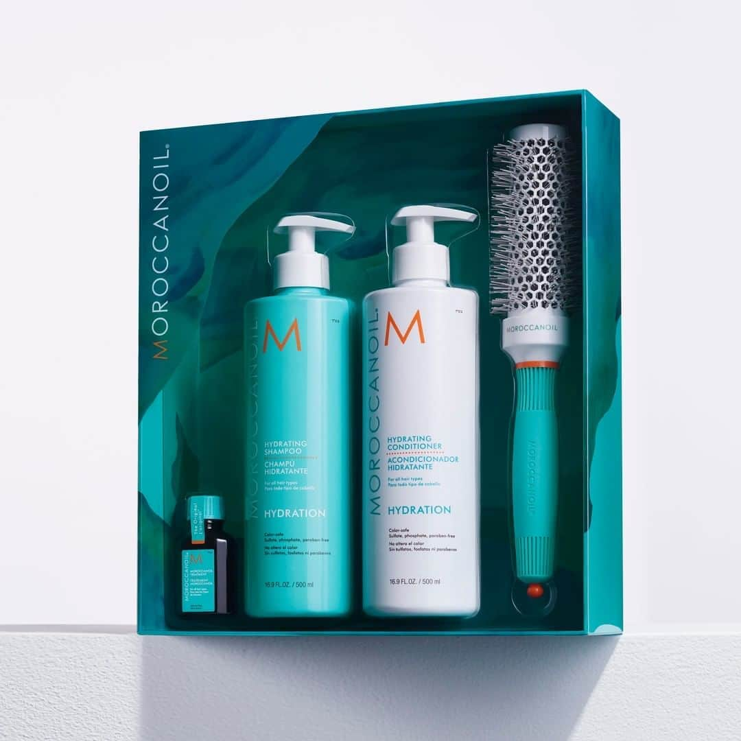 Moroccanoilさんのインスタグラム写真 - (MoroccanoilInstagram)「Healthy, hydrated hair ahead.💙 Save on these essentials with the #nsale exclusive Hydration Deluxe set, featuring our Hydrating Shampoo & Conditioner half liters, Moroccanoil Treatment, and a round brush for styling.  Exclusively at @nordstrom!」8月23日 0時00分 - moroccanoil