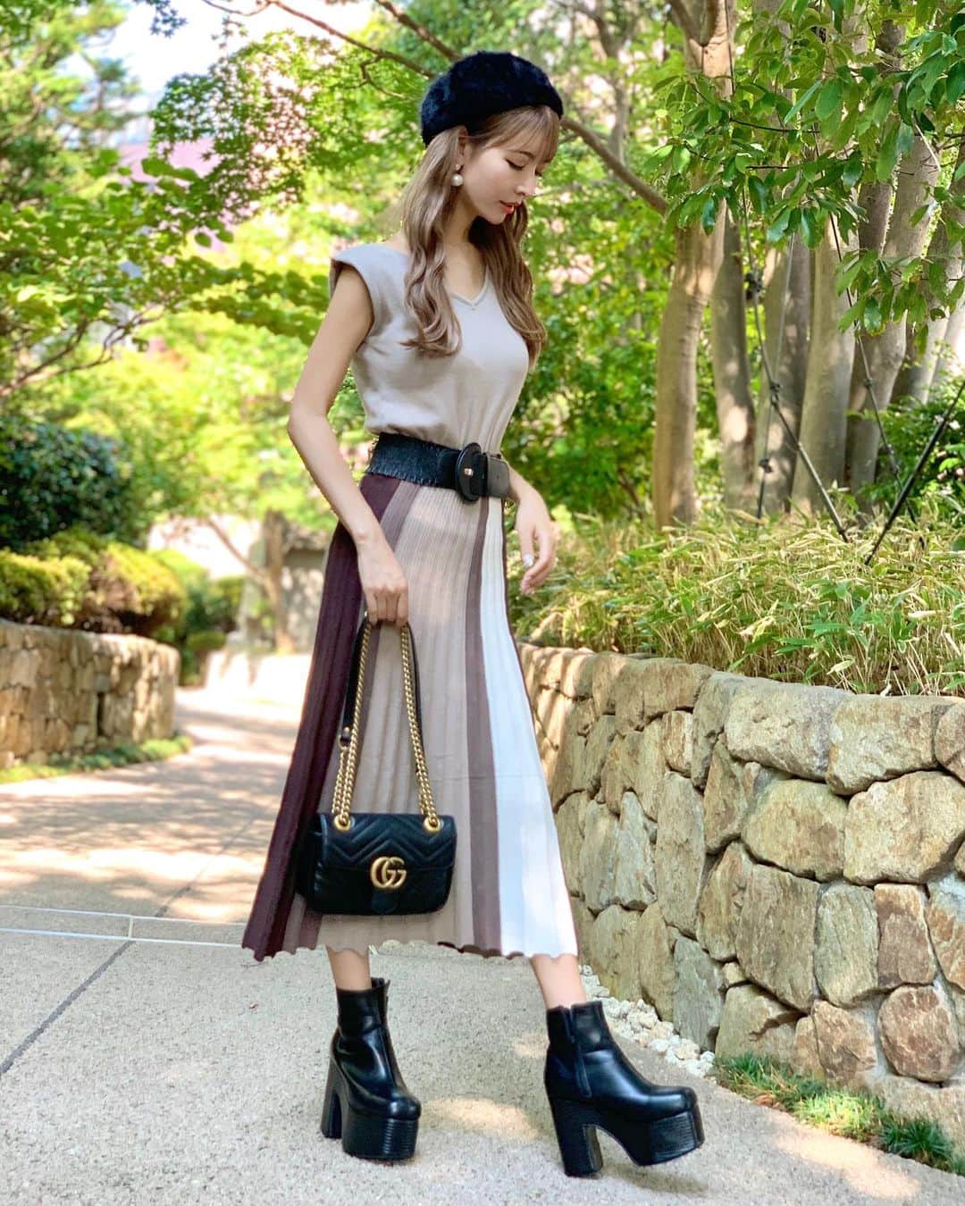 のインスタグラム：「今日の撮影CODEはこちら リップサービスを着たよ🥺💓 (@lipservice_official ) . ワンピース切り替え めちゃくちゃ可愛かった😌💓 秋っぽい色合いだし これから先ライダースとかも 羽織ってても可愛いよね！ . #リップサービス#lipservice #今日のcode#code#コーディネート#コーデ記録#秋服#撮影#渋谷#姉ageha」