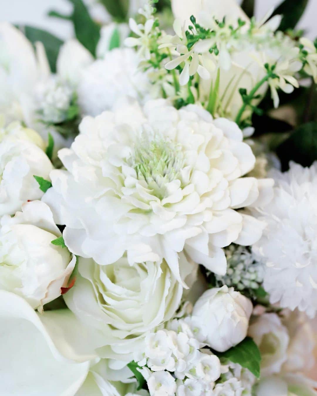 笹倉麻耶さんのインスタグラム写真 - (笹倉麻耶Instagram)「花嫁さま👰にご注文頂いたブーケ💐 白いお花を集めました♡ ・ ・ ・ #ブーケ #アーティフィシャルフラワーブーケ #アーティフィシャルフラワー」8月23日 0時10分 - nicomaya2525