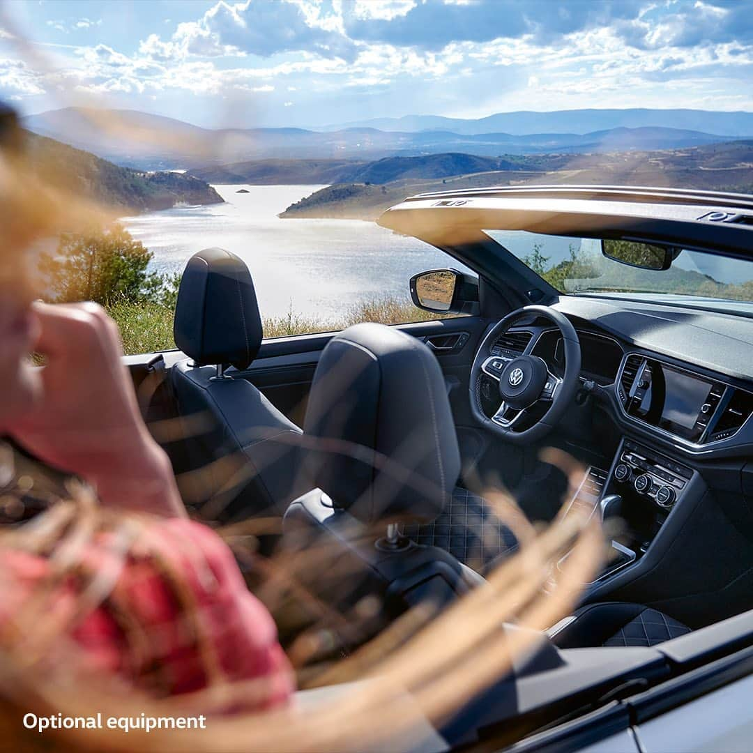 フォルクスワーゲンさんのインスタグラム写真 - (フォルクスワーゲンInstagram)「Vitamin Sea. #interior #view #vitaminsea #vwtroccabriolet #volkswagen #vw」8月23日 0時11分 - volkswagen