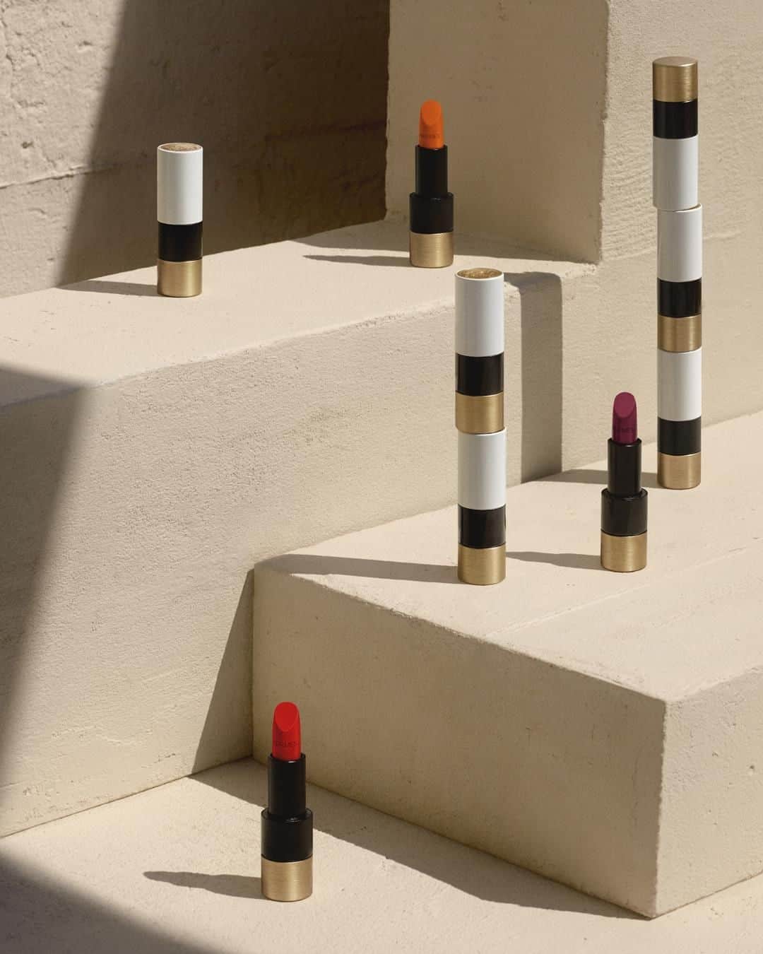 のインスタグラム：「Level up.   #3featurehues #Fantasticthree #Lightandshades  #OrangeBoite  #RougeH  #RougeCasaque  #Hermes  #HermesBeauty」