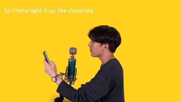 テハ のインスタグラム：「큰일이다.  오늘 비타민 다 못 먹었다. 건묵아 화장실에서 언제 와  #bts #dynamite #ione #방탄소년단 #방탄커피 #맛있지」