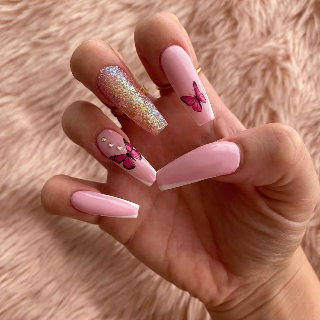ジョージア・コウソウロウのインスタグラム：「💅 long nail life ain’t for everyone sistas..( before the how do you do anything comments 😆)」