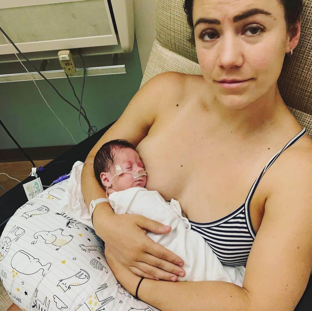 Camille Leblanc-Bazinetさんのインスタグラム写真 - (Camille Leblanc-BazinetInstagram)「Only one of us slept in the past 6 weeks and I wouldn’t have it any other way 😍  If my little angel is taken care of that’s all I care about! She makes my heart melt into jelly 😍  #momlife #NICUlife #bestheadpillow   Literally only realized how tired I look and I am when Dave took this picture 🤣 I am such on a competition mode in the way that I am ready always to go help Zoe or go do work or try to prep clean food or pump or clean that I didn’t even realize how much I am asking my body and my mind to work! I am going to try my best to take as much of a day off as I can tomorrow, obviously not the mom part tho 🤪  I really thought I was going to look all fresh and energized in this picture 🤣🤣 nope lol」8月23日 1時03分 - camillelbaz