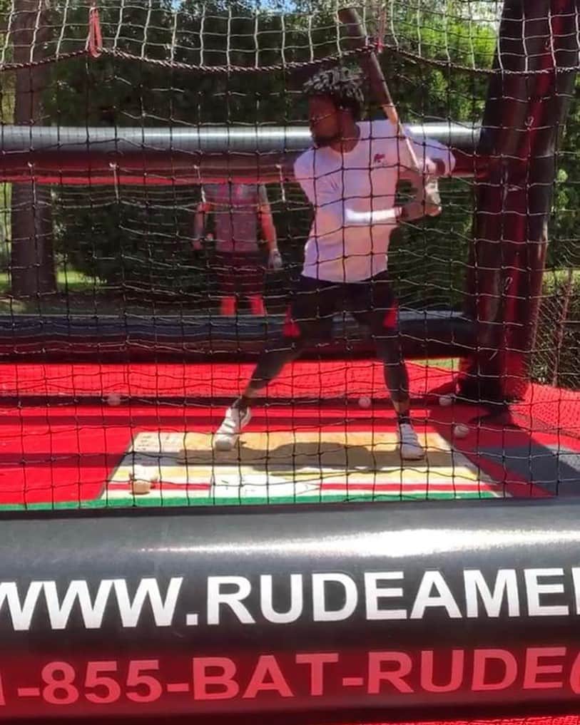 ディー・ゴードンのインスタグラム：「#ad As a professional ballplayer, I'm always looking for ways to play my best. That's why I only work with the best, and you should too! Visit www.rudeamericanusa.com NOW for a chance to win a free @rudeamericanusa Inflatable Batting Cage ⚾」