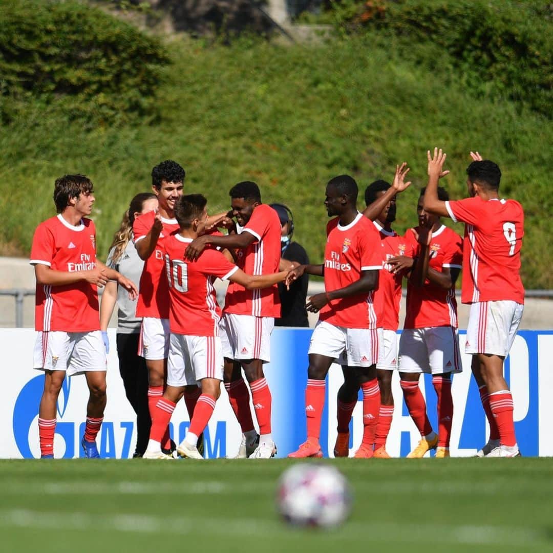UEFA.comさんのインスタグラム写真 - (UEFA.comInstagram)「🙌 Benfica make it through to this year’s #UYL final with a 3-0 triumph over Ajax.」8月23日 1時23分 - uefacom