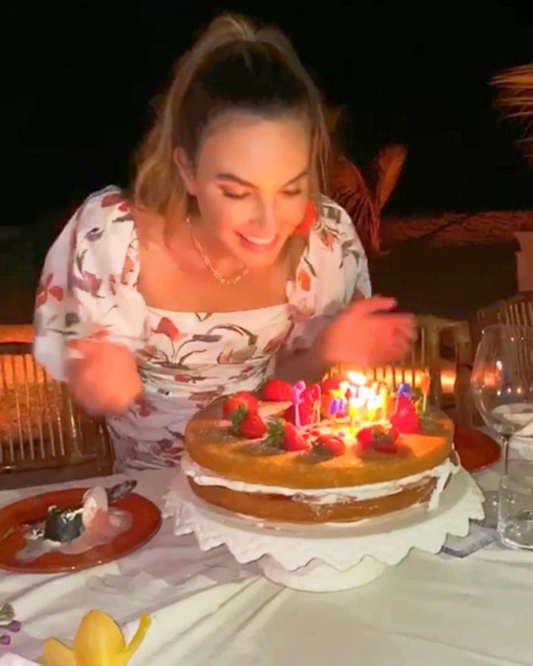 Elizabeth Chambers Hammerのインスタグラム：「Birthday tables and 🎂🎂🎂🎂(week of djs and dancing, not pictured). BEYOND grateful for this quarantine crew turned family. No words to adequately express how grateful I am for each of you.  THANK YOU for all of the birthday love and wishes!」