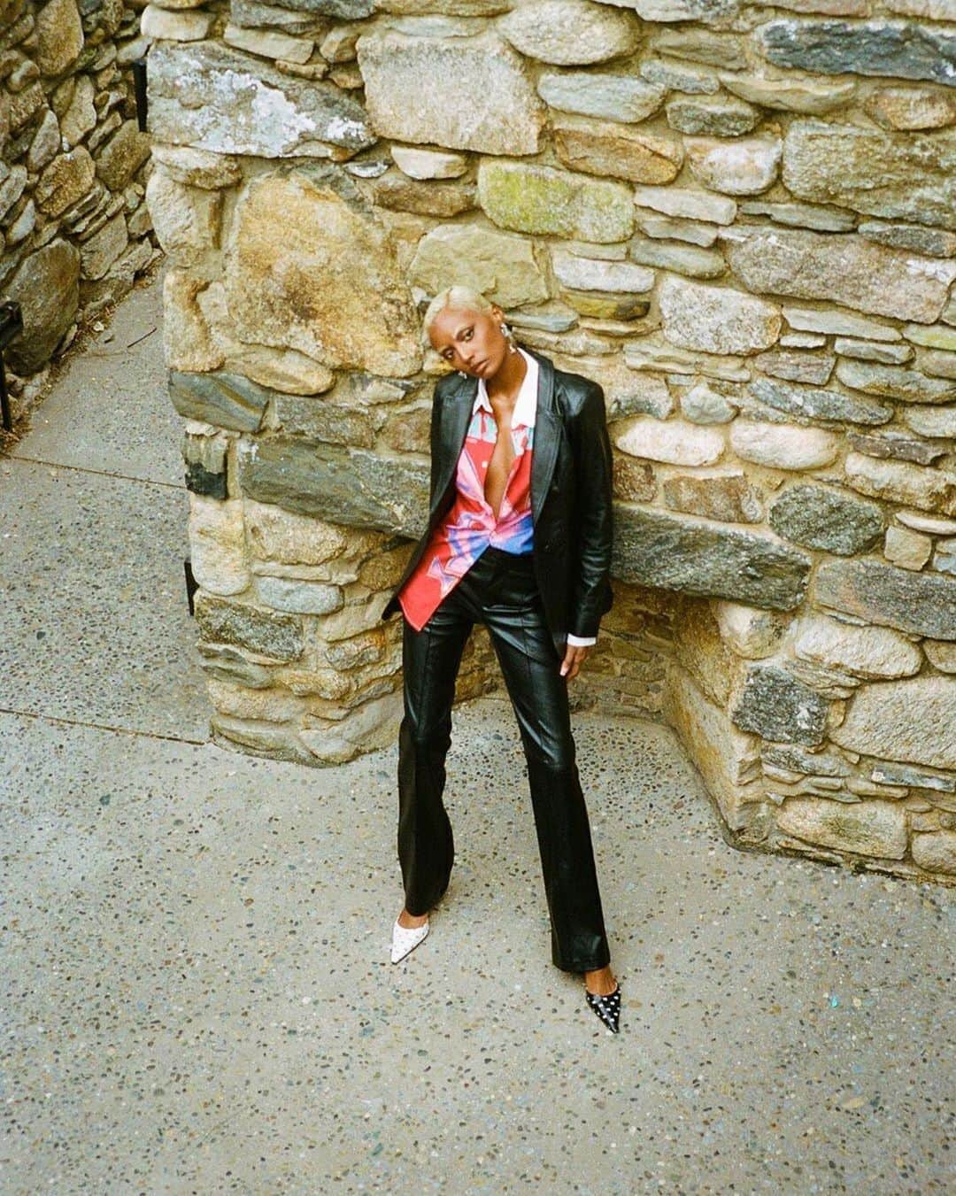 Fashion Weekのインスタグラム：「Pure 🔥 Captured on film by Bronx-based photographer @kumoshai, who has shot with rising stars including @maliibumiitch and @uglyworldwide. See more at @kumoshai. ⁠⠀⁠⠀ ⁠⠀⁠⠀ Photo by @kumoshai, featuring @tianaparkr, makeup by @sage.white」