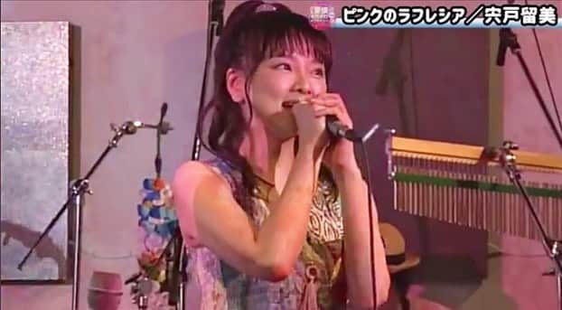 のインスタグラム：「#懐メロメロメロオンライン  #懐メロ #小麦色のマーメイド #松田聖子 #ピンクのラフレシア#nepo #吉祥寺 #生バンド #生配信 #Facebook #17 #17live #歌 #風になりたい #theboom #少年時代 #井上陽水」