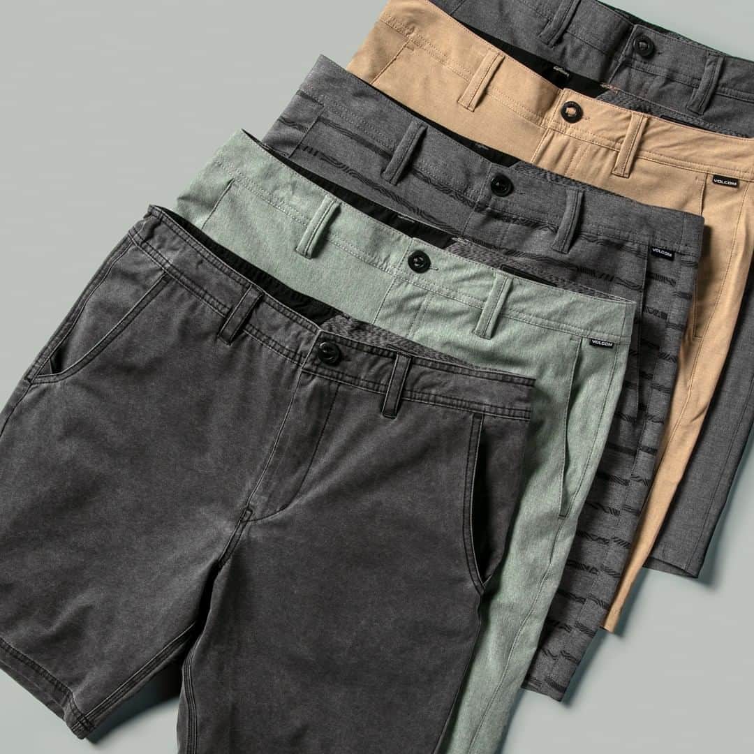 ボルコムのインスタグラム：「Surf N' Turf hybrid shorts, ready for whatever adventure you're going to embark on this weekend! 🏖️ ⛰️ #taptoshop」