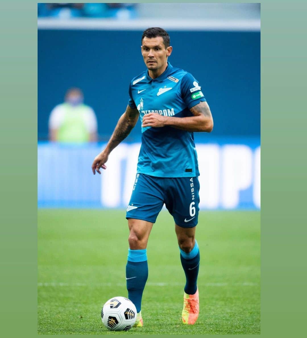 デヤン・ロヴレンのインスタグラム：「3 points ✔️ Well done boys! 💪🏻  #zenit 🔵🔵🔵」