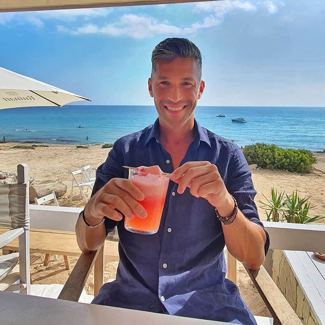 ルイス・ハビエル・ガルシア・サンスさんのインスタグラム写真 - (ルイス・ハビエル・ガルシア・サンスInstagram)「He drinks Sangria... !!! Day off to enjoy Formentera Island. I love to work, to learn and to be busy because then i can enjoy more every moment out of it. Work Hard,  Play Hard they say so...let's do it. Have a great weekend people !! #familytime #Dayoff #Formentera」8月23日 2時02分 - luchogarcia14